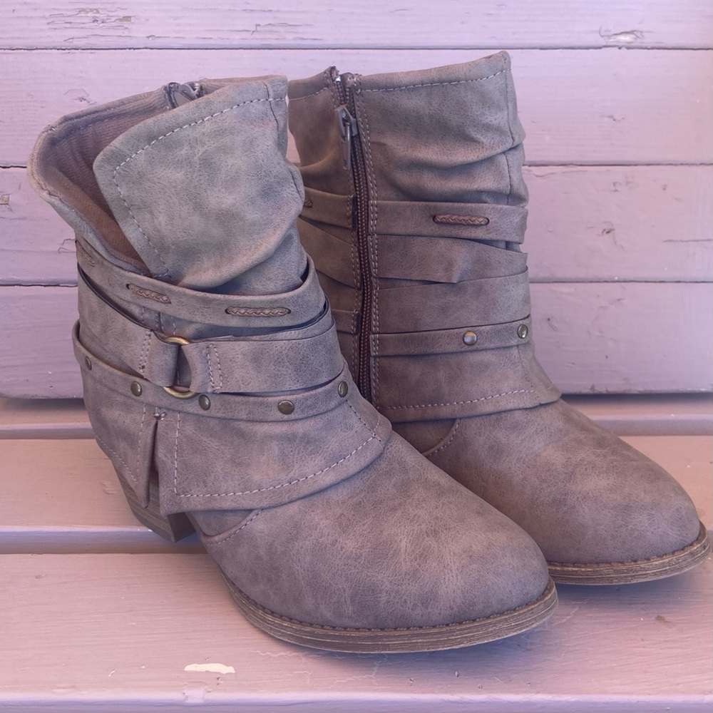 Brown boots size 4.5Y